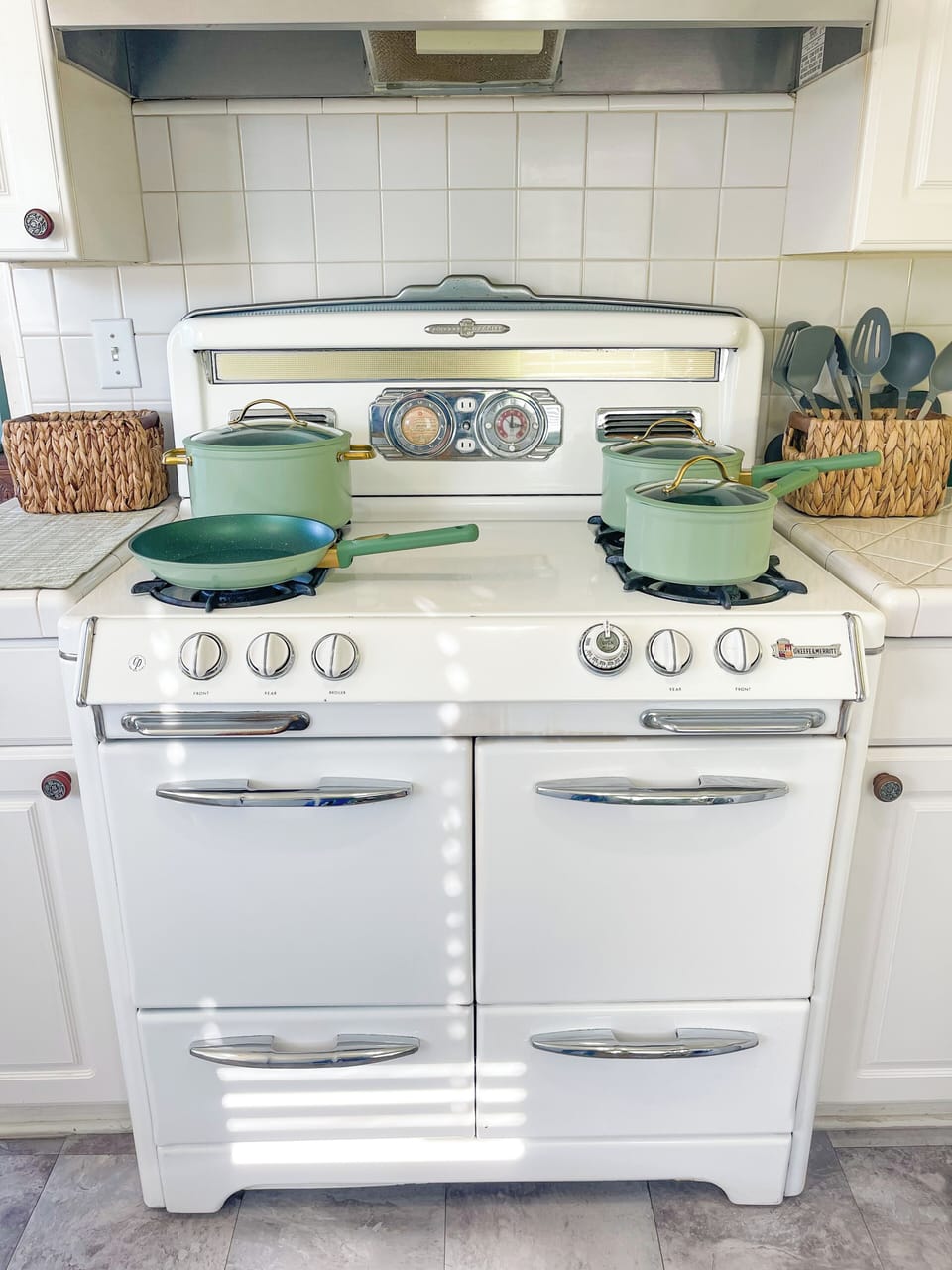Vintage Cooktop and good selection of Cookware