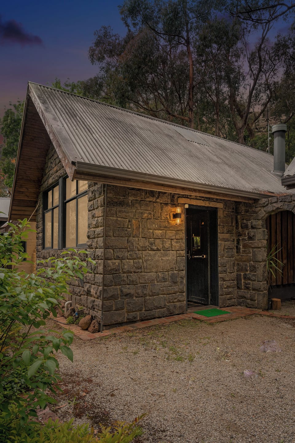 Charming stone cottage with warm entry and peaceful bushland setting