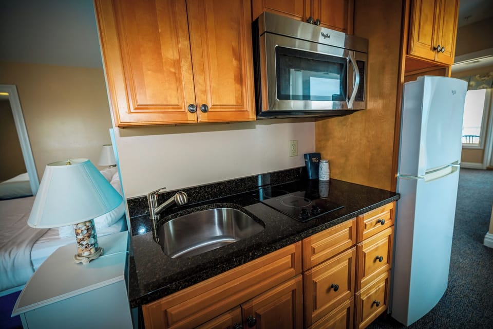 Oceanfront Apartment, 1 Bedroom, Balcony, Oceanview | Private kitchen | Fridge