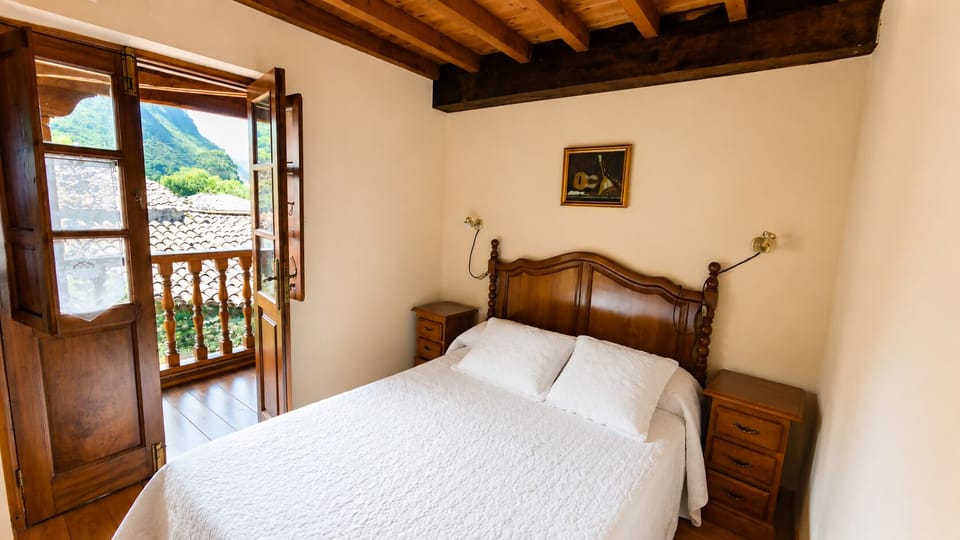 Bed,Photo of the whole room