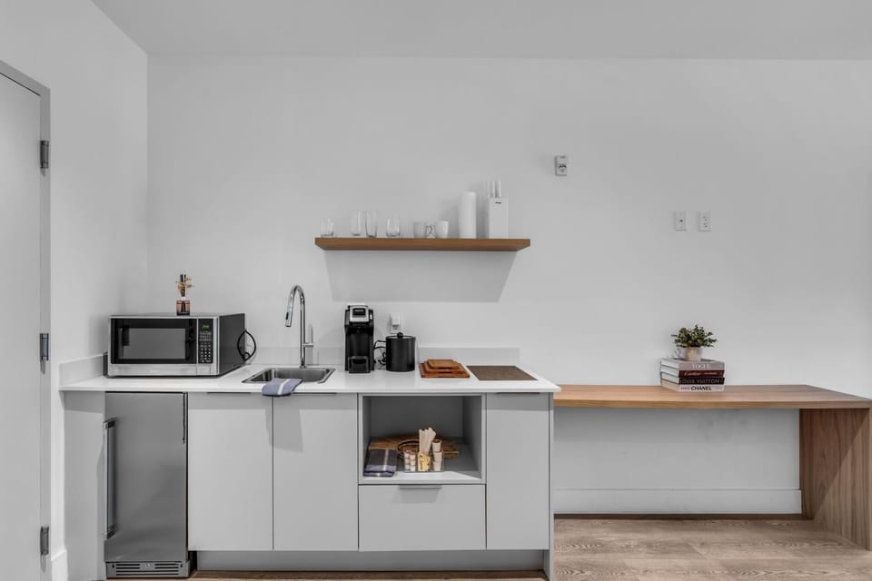Bright & Modern Brickell Retreat-Prime Location- 7th Floor (9884)