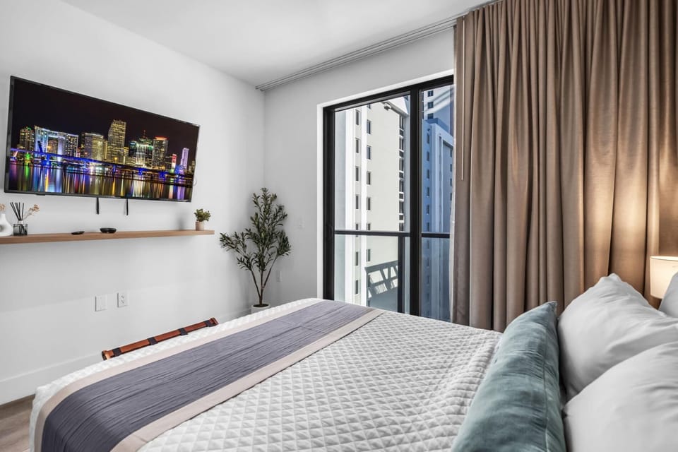 Bright & Modern Brickell Retreat-Prime Location- 7th Floor (9882)