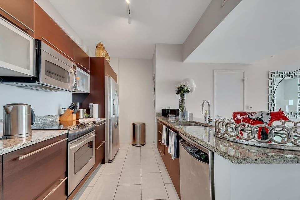 High-Floor Bay View Retreat at The Plaza Brickell (9826)