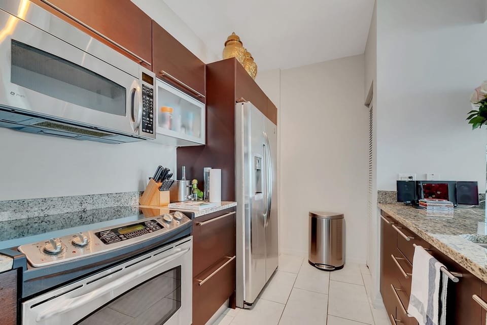 High-Floor Bay View Retreat at The Plaza Brickell (9827)
