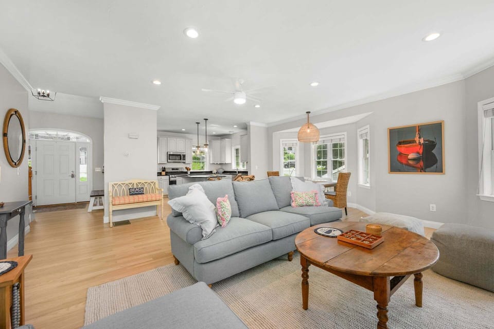 Open concept living room, dining area, and kitchen