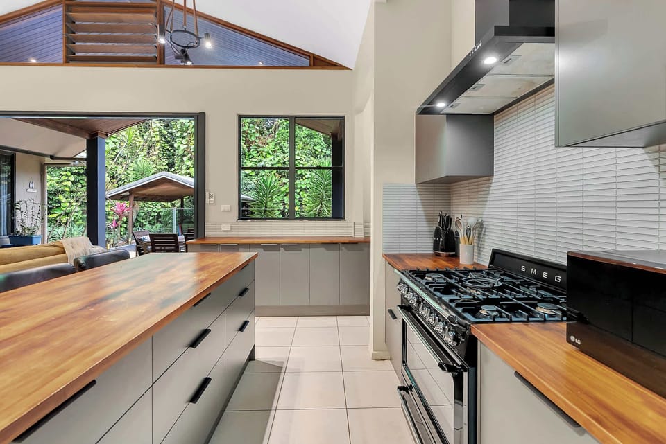 Cook with ease in the kitchen, where premium appliances, generous preparation space and rainforest views inspire leisurely holiday dining.