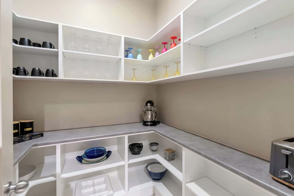 Keep ingredients, snacks and coffee supplies neatly tucked away in the butler's pantry, helping the kitchen remain effortlessly organised throughout your stay.