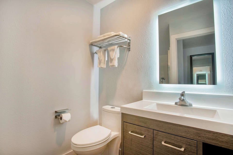 Shower, towels