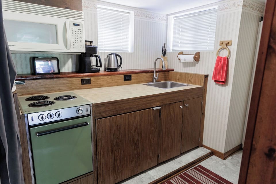 Hideaway Suite | Private kitchen | Fridge