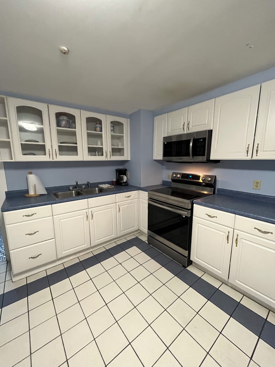 Deluxe 2 Bedroom Apartment Second Floor (Corner Unit - V9) | Private kitchen | Fridge, microwave, cookware/dishes/utensils