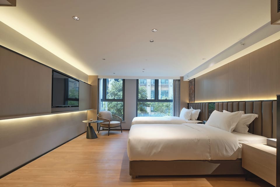 Comfort Twin Room, City View | Desk, laptop workspace, blackout drapes, WiFi (free)