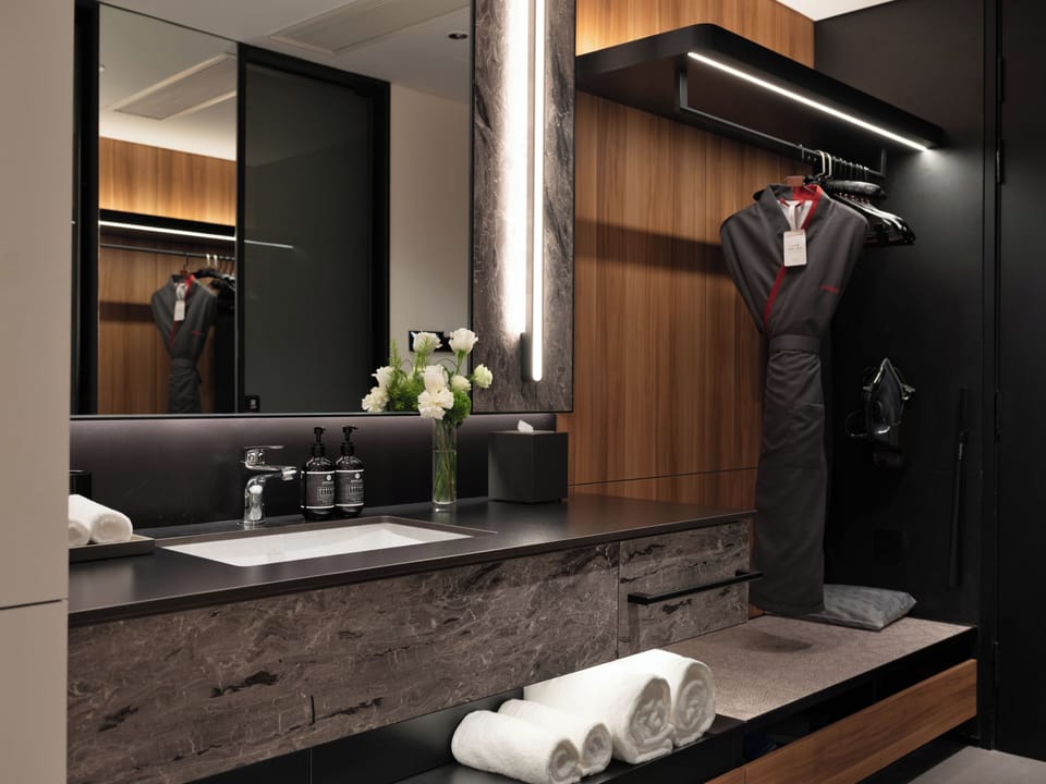 Executive Twin Room, City View | Bathroom | Shower, rainfall showerhead, hair dryer, slippers