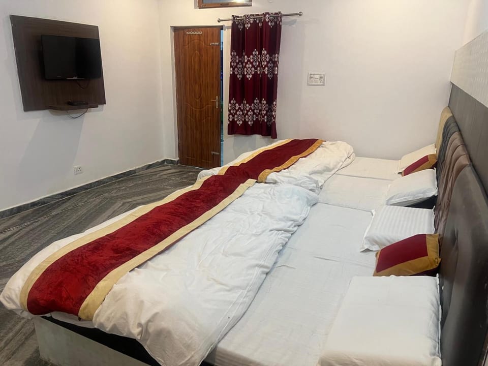 Quadruple Room | Free WiFi, bed sheets