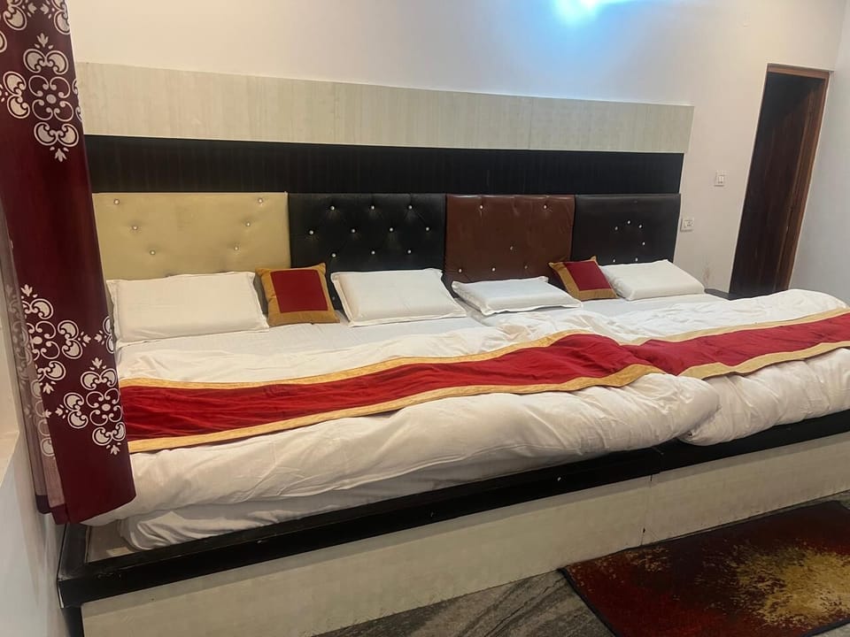 Quadruple Room | Free WiFi, bed sheets