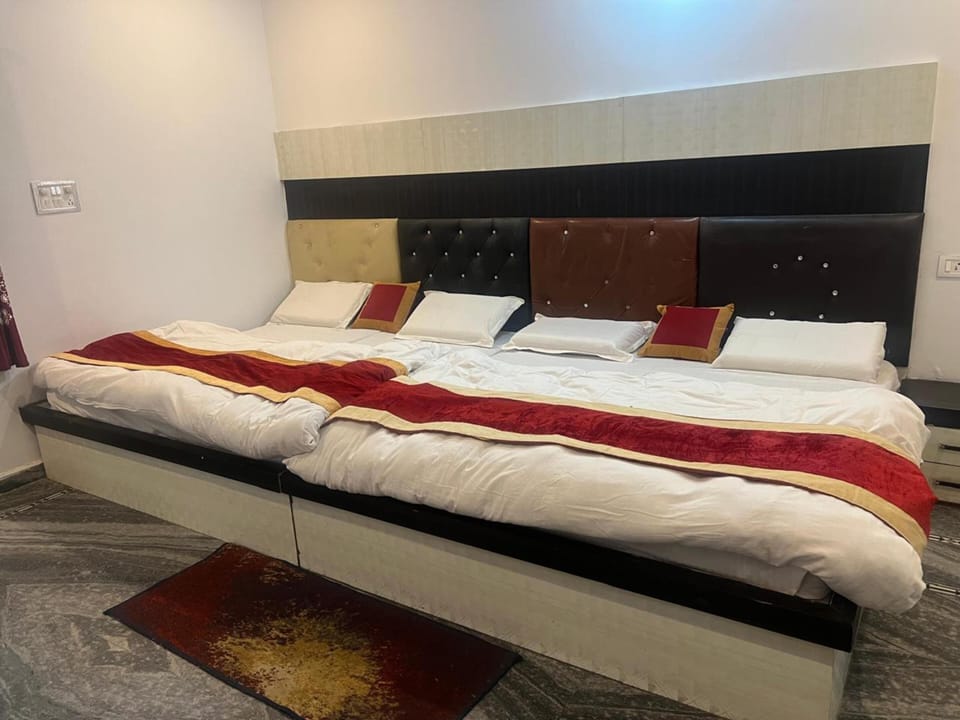 Quadruple Room | WiFi (free), bed sheets