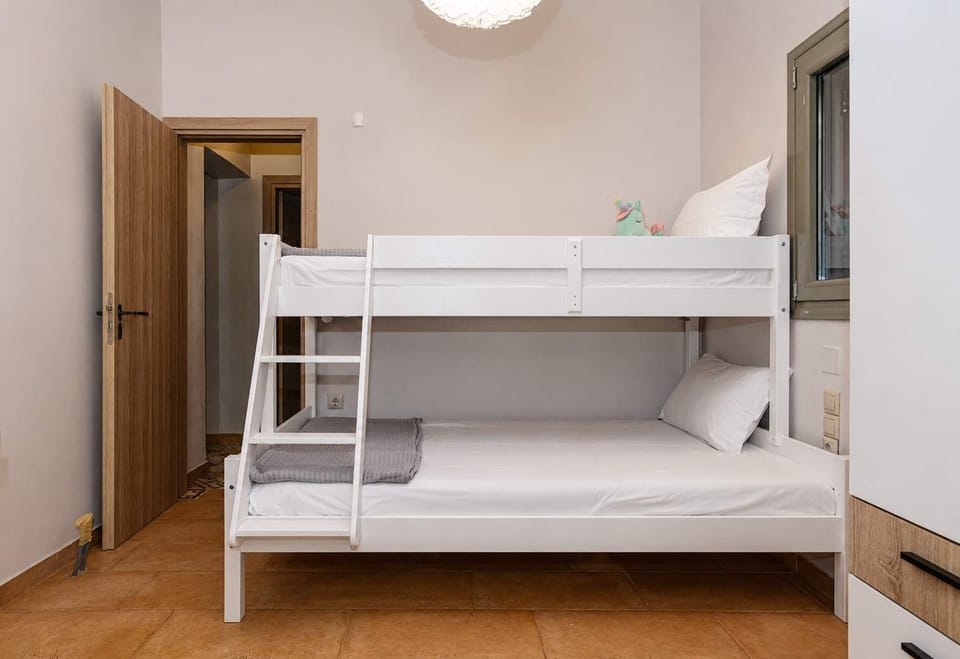 Bright and practical sleeping space designed with comfort and flexibility in mind.