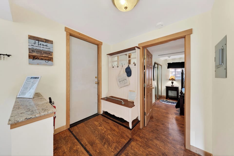 Welcoming entry lounge with cozy seating and an inviting space to kick off your Lake Tahoe getaway. 