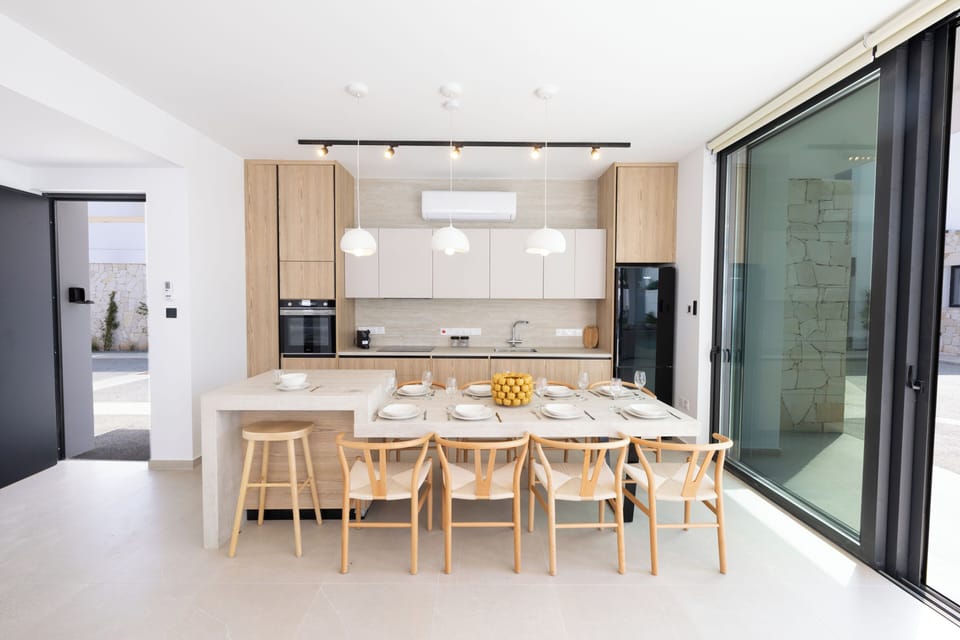 Villa, 4 Bedrooms, Private Pool, Garden View | Dining room