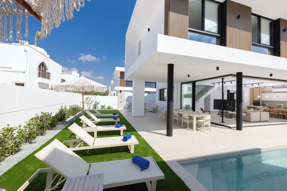 Villa, 4 Bedrooms, Private Pool, Garden View | Outdoor dining