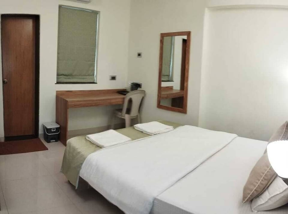 Deluxe Room | Desk, laptop workspace, free WiFi