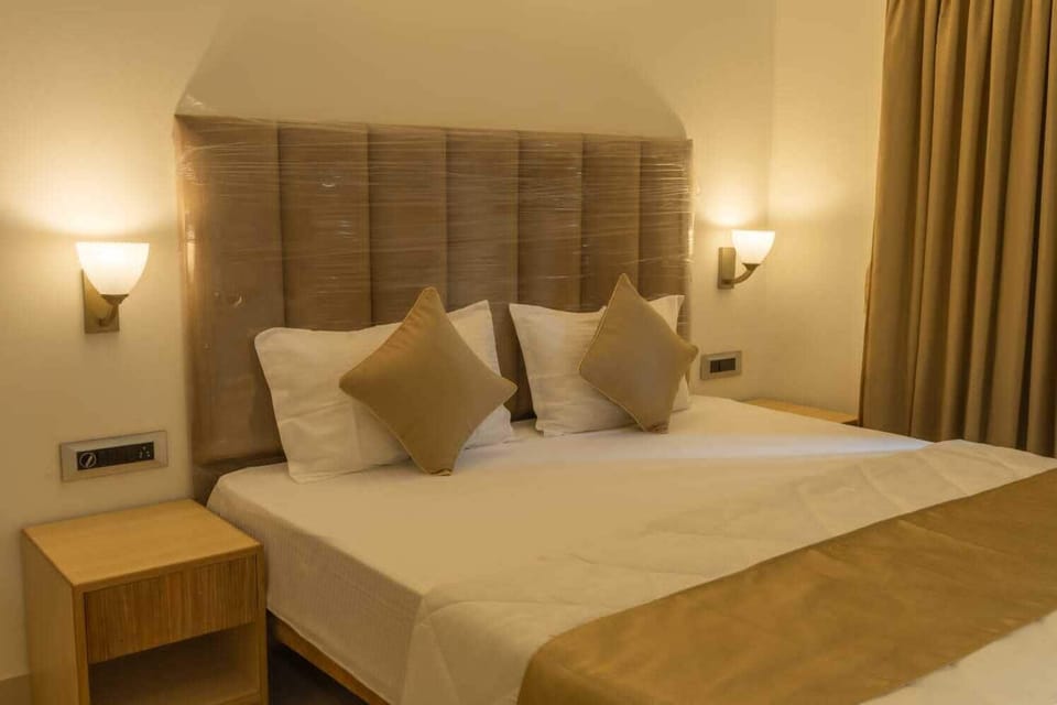 Superior Suite | Desk, laptop workspace, free WiFi