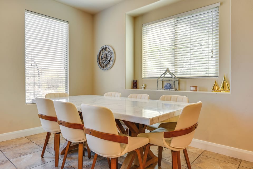 Dining Area | Dishware/Flatware Provided | 1st Floor