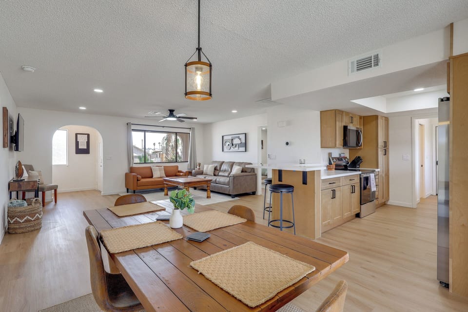 Kitchen & Dining Area