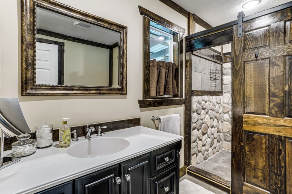 En-Suite Bathroom | 2nd Floor
