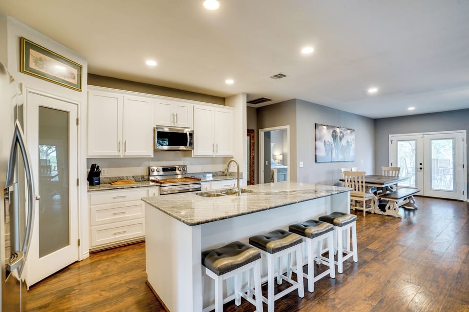 Interior | Open Floor Plan | Free WiFi | Single-Story Home