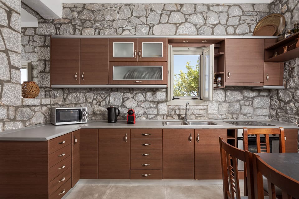 House, Sea View | Private kitchen | Full-size fridge, microwave, oven, stovetop