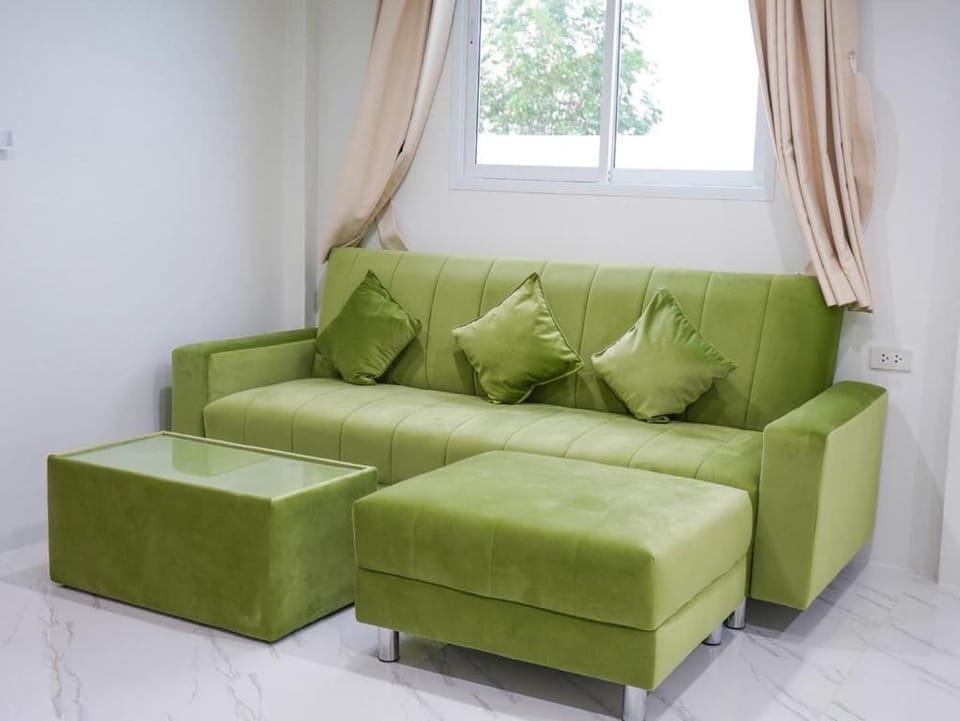 Superior Quadruple Room, Balcony, Courtyard View | Living area