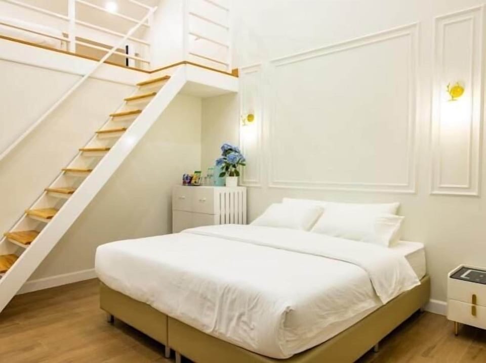 Deluxe Quadruple Room, Balcony, Courtyard View | Desk, free WiFi