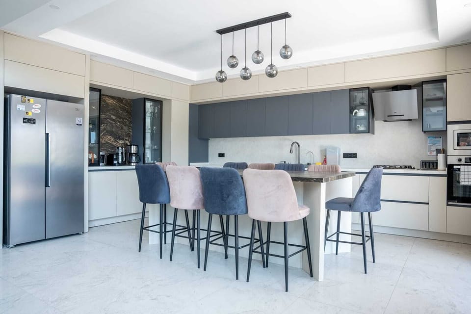 Villa | Private kitchen | Oven, stovetop, dishwasher, cookware/dishes/utensils