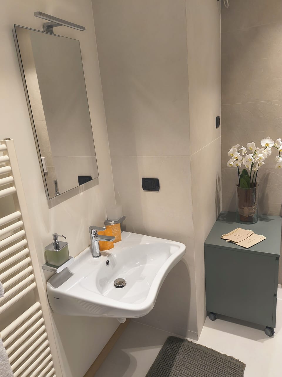 Double Room With Patio | Bathroom | Shower, free toiletries, hair dryer, bidet
