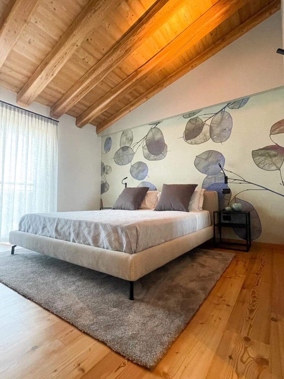 Triple Room | Minibar, in-room safe, WiFi (free), bed sheets