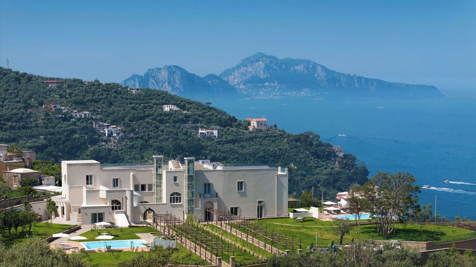 Amenities, Building Exterior, Garden, Outdoor, Pool, Spring, Summer
