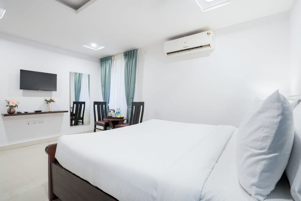 Deluxe Double Room | Desk, laptop workspace, free WiFi