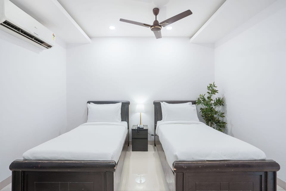 Deluxe Twin Room | Desk, laptop workspace, WiFi (free)