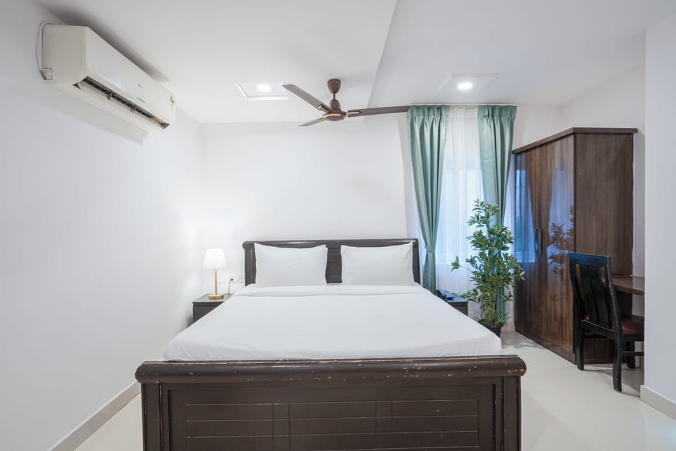 Deluxe Double Room | Desk, laptop workspace, free WiFi