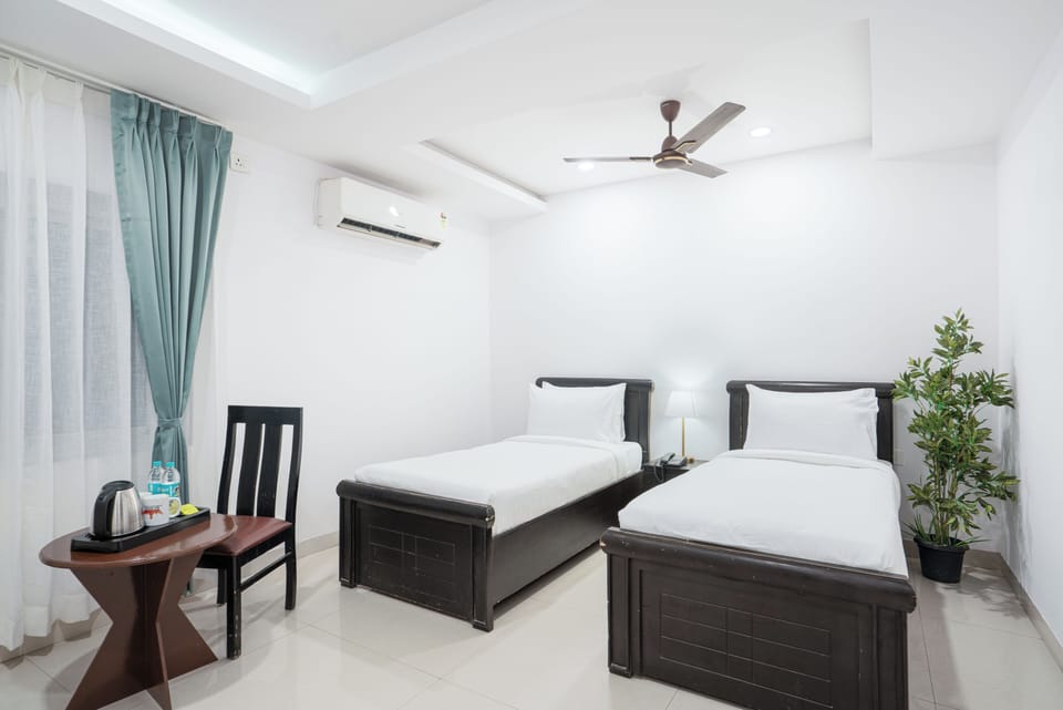 Deluxe Twin Room | Desk, laptop workspace, free WiFi