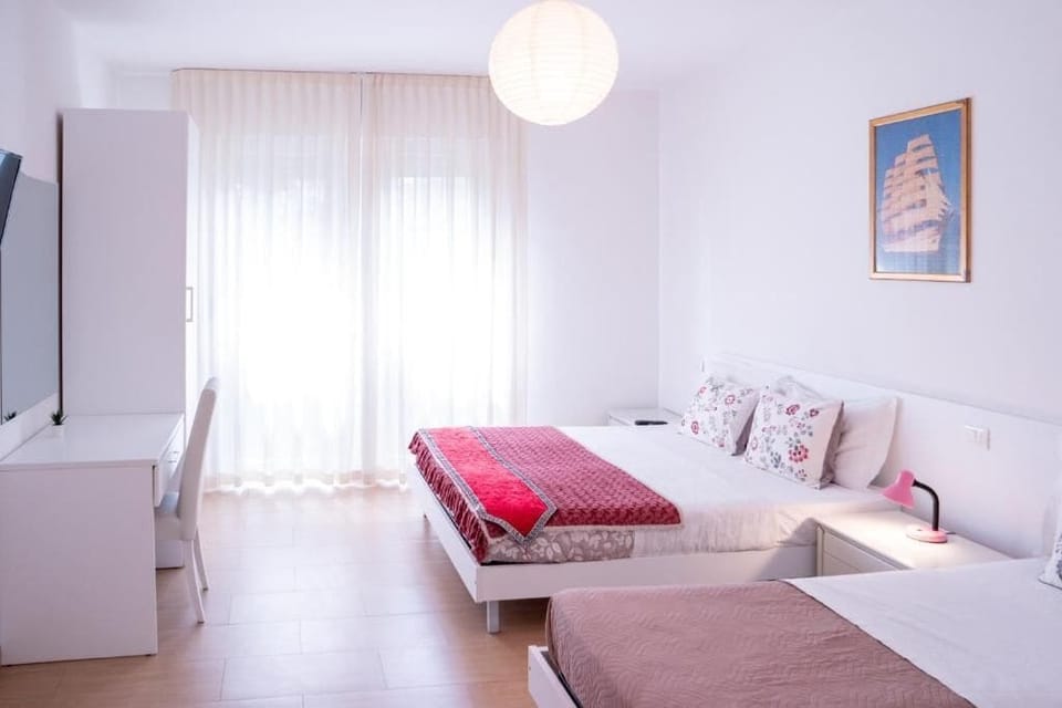 Deluxe Triple Room | Iron/ironing board, free WiFi