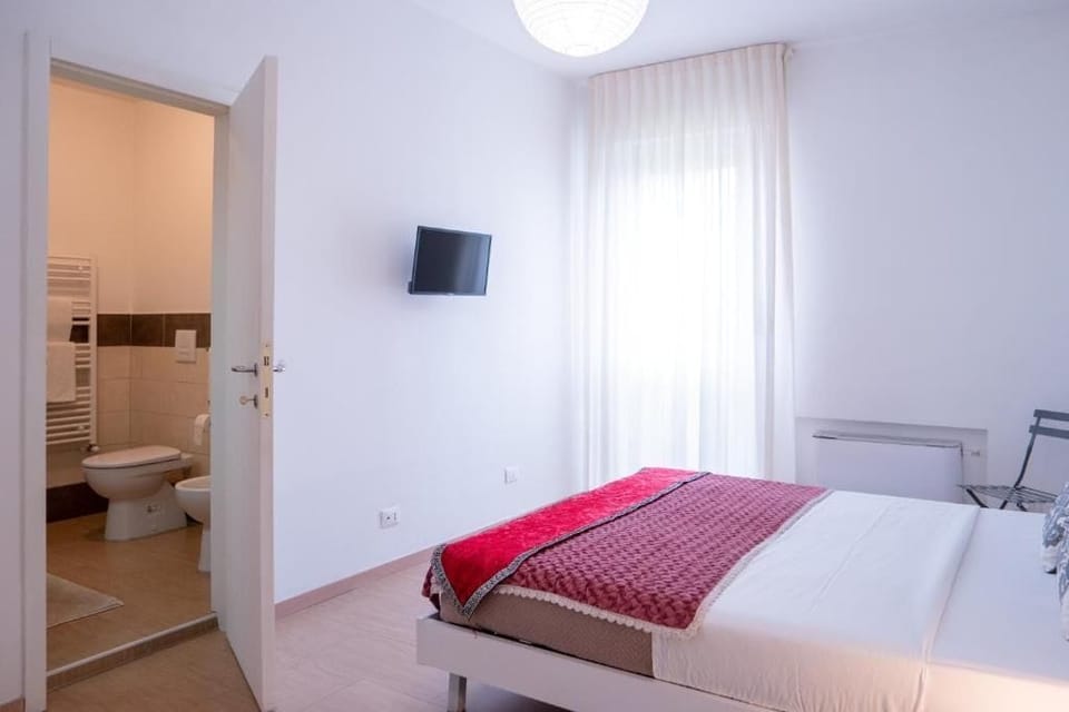 Deluxe Triple Room | Iron/ironing board, free WiFi