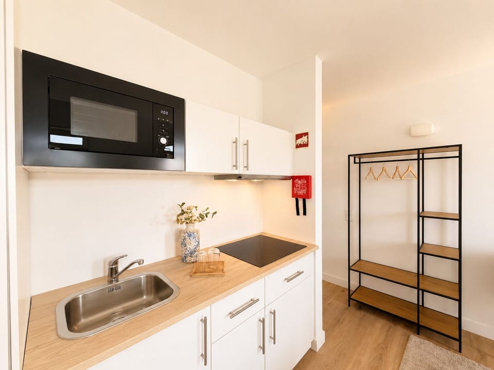Superior Studio, River View | Private kitchenette