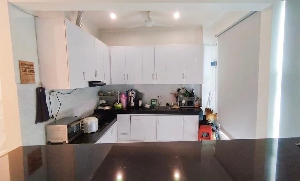Deluxe Villa, 4 Bedrooms | Private kitchen | Microwave, stovetop, rice cooker, cookware/dishes/utensils