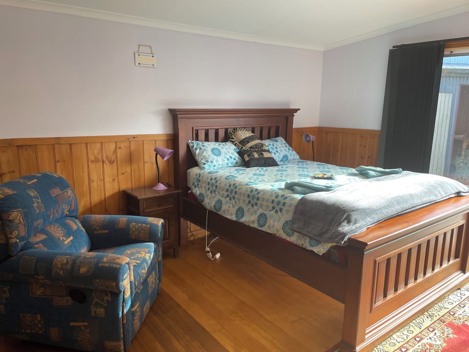Family room queen bed with Recliners