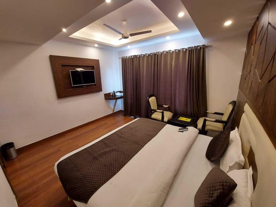 Premium Room | In-room safe, blackout drapes, rollaway beds (surcharge), WiFi (free)