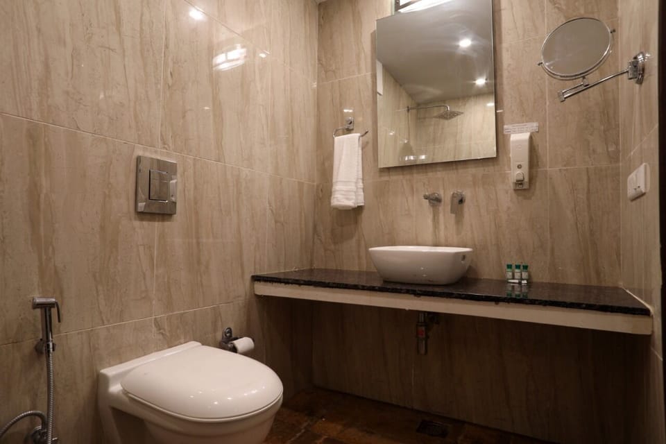 Shower, towels, soap, shampoo