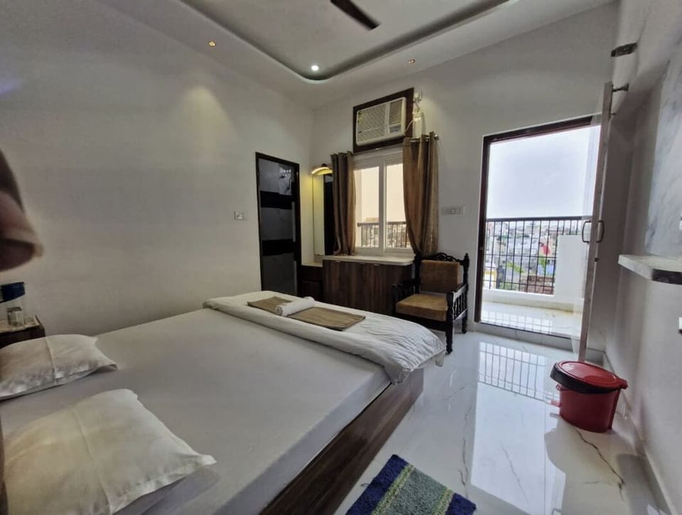 Deluxe Room, City View | Iron/ironing board, free WiFi