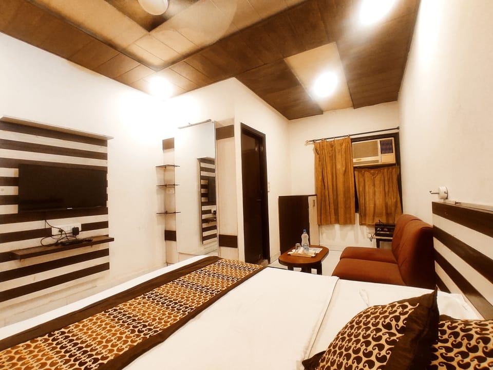 Classic Room | Desk, laptop workspace, WiFi (free)
