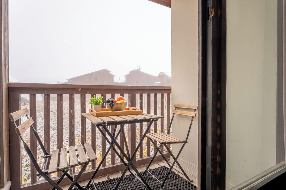 Classic Apartment, Balcony, Mountain View | Outdoor dining